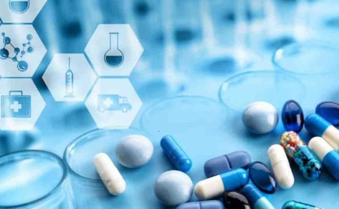 خط تولید داروهای بهداشتی با تجهیزات پیشرفته در یک کارخانه مدرن