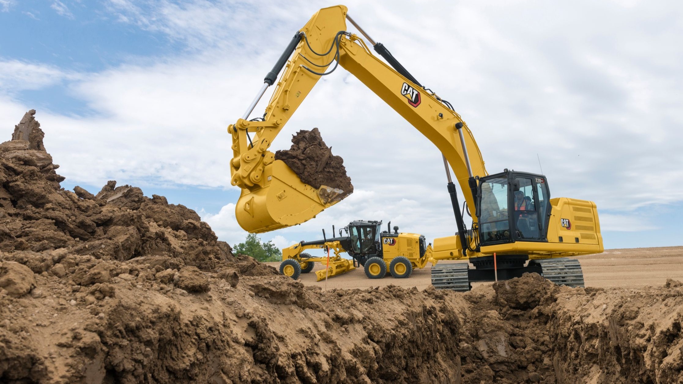 حفار هیدرولیک سنگین مدل Cat 330 GC در حال کار