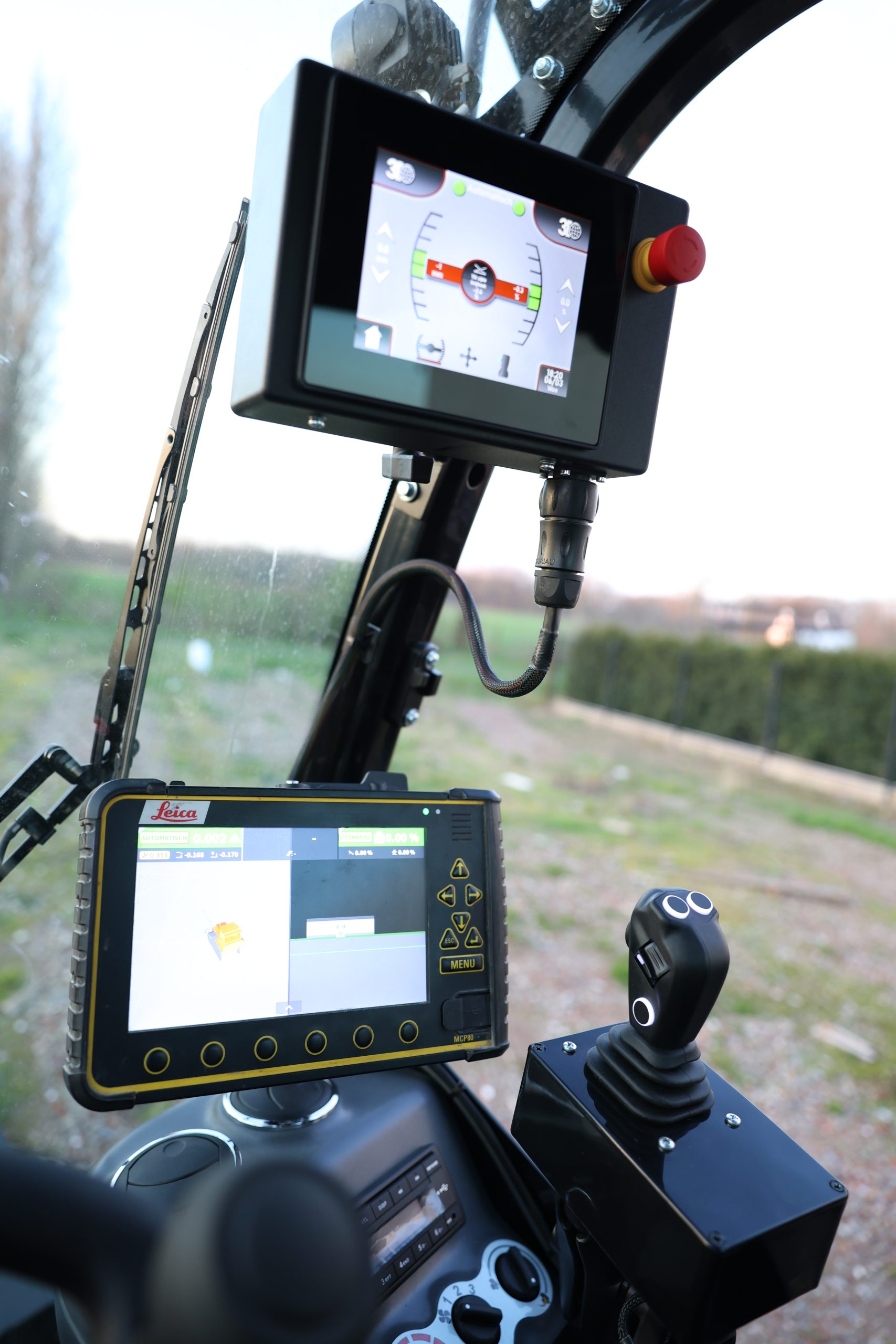 نمایشگر گرافیکی MachineControl بر روی لندر صنعتی برای مانیتورینگ عملکرد