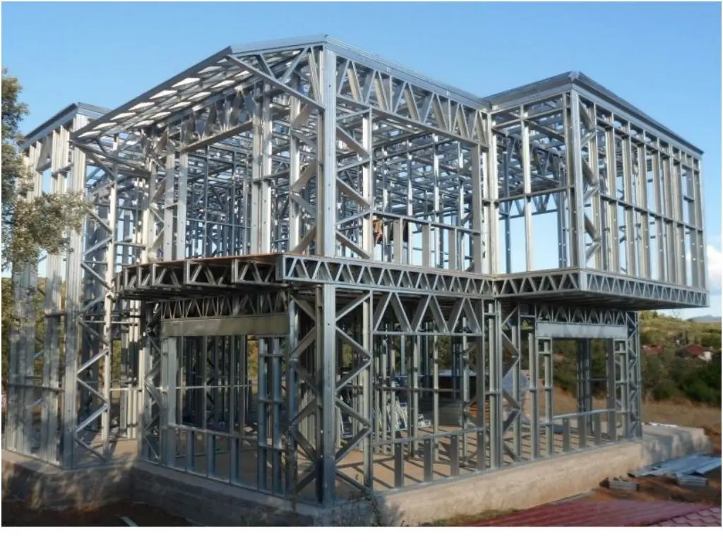 مقایسه بین یک اسکلت فلزی و یک اسکلت بتنی در یک پروژه ساخت‌وساز