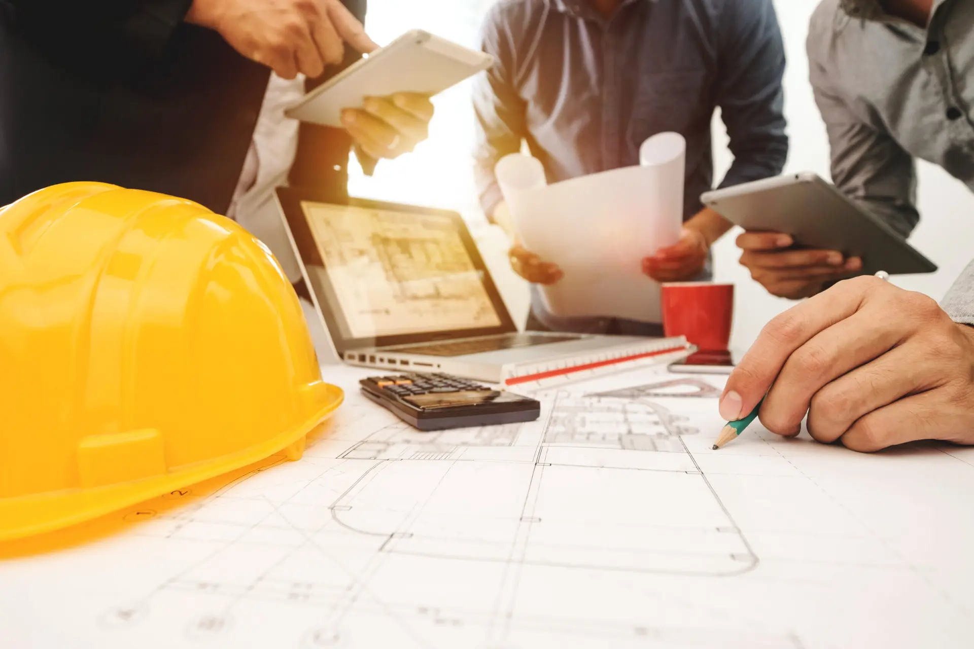 معماری و طراحی ساختمان با استفاده از نرم‌افزارهای تخصصی